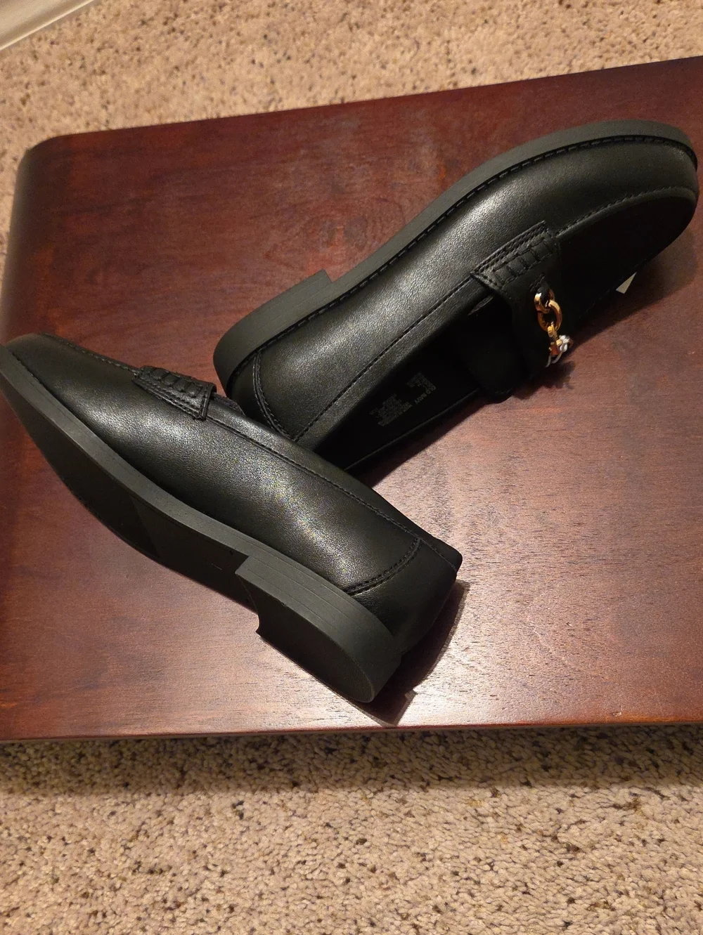 Old Navy Black Women’s Slip-On Loafers with Gold Chain Accent Size 7 NWT